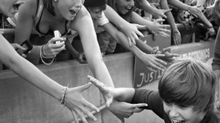 Justin’in Baby’si demir leydiyi devirdi