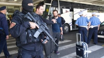 Sırbistan-Arnavutluk maçı için olağanüstü hal ilan edildi Sırbistan-Arnavutluk maçı için olağanüstü hal ilan edildi