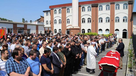 Düşen uçaktaki Türk yolcunun cenaze namazı kılındı