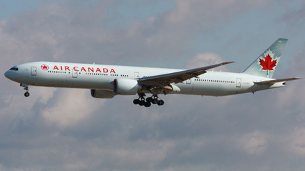 Hamile kadın uçakta doğum yaptı