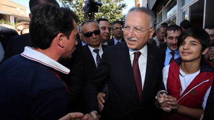 İhsanoğlu Erzurum’da 200 araçlık konvoyla karşılandı