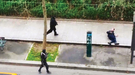 Parisin göbeğinde 10 dakika taradılar: 12 ölü Parisin göbeğinde 10 dakika taradılar: 12 ölü