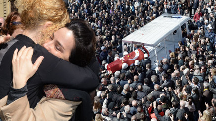 Kayahan’ın büyük kızı Beste Açar: Ağlamayacağıma söz verdim