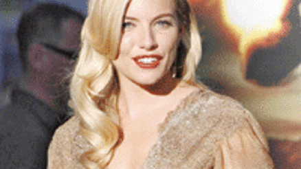 Galada Kelebekle buluştu