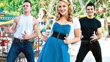 Grease; Rock’n Roll, deri kıyafetler, eğlence, hız ve seksilik demek