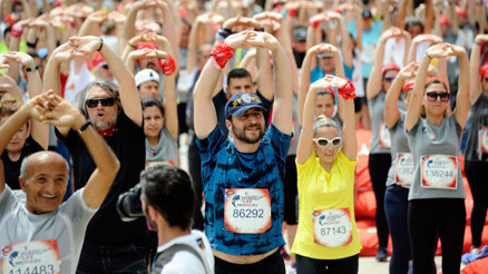 On binler aynı anda koştu