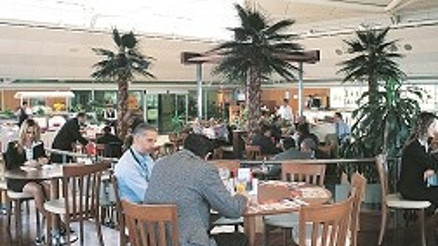 Havaalanında oyalanmak için en iyi 10 yer