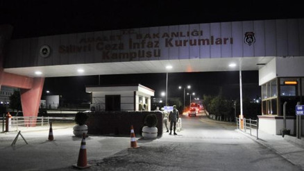 İstanbul merkezli operasyonda 17 polise tutuklama