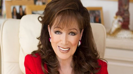 Ünlü yazar 6 yıldır kansere karşı verdiği savaşı kaybetti Ünlü yazar 6 yıldır kansere karşı verdiği savaşı kaybetti