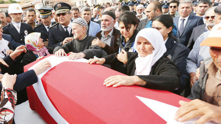 Annenin feryadı: Yarım ekmekle büyüttüm Annenin feryadı: Yarım ekmekle büyüttüm