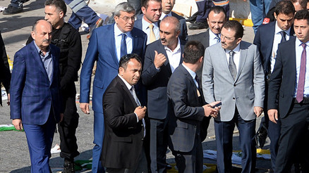 Üç bakan olay yerinde Üç bakan olay yerinde