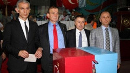 Trabzonspor yeni başkanını seçti Trabzonspor yeni başkanını seçti