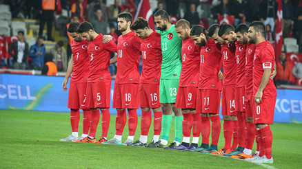 Tribündeki ayıba Arda Turan müdahalesi