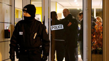 Pariste şüpheli kemer bulundu