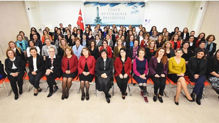 İzmirde kadının adı var