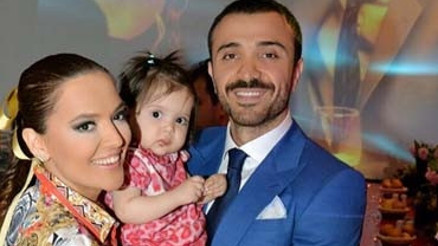 Demet Akalın kızı Hiranın görüntüsünü paylaştı