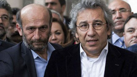 Can Dündar ve Erdem Gül tahliye edildi Can Dündar ve Erdem Gül tahliye edildi