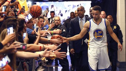 Stephen Currynin rekor gecesi