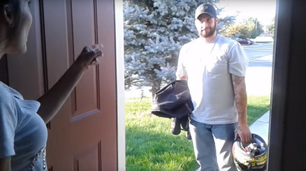 Eşini en yakın arkadaşıyla aldatmaya kalktı bakın sonrasında neler oldu... Eşini en yakın arkadaşıyla aldatmaya kalktı bakın sonrasında neler oldu...