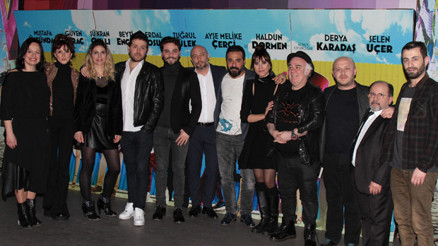 Şeytan Tüyü oyuncuları filmi birlikte izledi