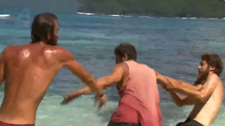 Survivorda Zafer ve Semihin kavgasında şoke eden görüntüler