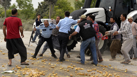 Adanada eylem yapan patatesçiler gözaltına alındı