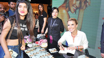 Gülben Ergen Antalyada hayranları ile buluştu