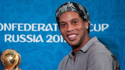 Ronaldinho anlaştı, sırada iki yıldız daha... Ronaldinho anlaştı, sırada iki yıldız daha...