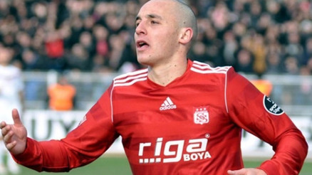Fenerbahçenin ilk transferi resmen açıklandı