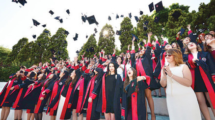 100 gazeteci geliyor