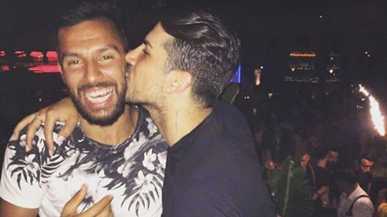 Yasin Öztekin’den olay poz