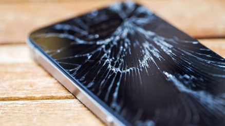 Her 4 cep telefonundan biri tamire gidiyor