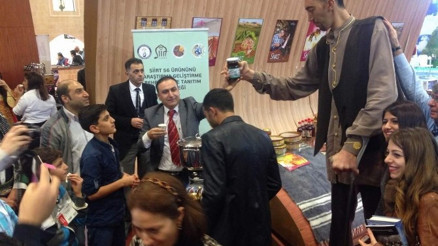 Dünyanın En Uzun İnsanı Siirt Kahvesi İkram Edildi