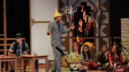 GKV Özel Liseleri Komşu Köyün Delisini Sahneledi