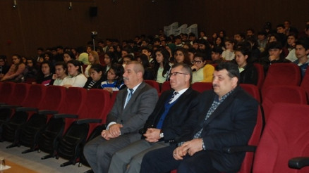 Didim’de Polis Gençleri Güvenli İnterneti Kullanma Konusunda Bilgilendirdi