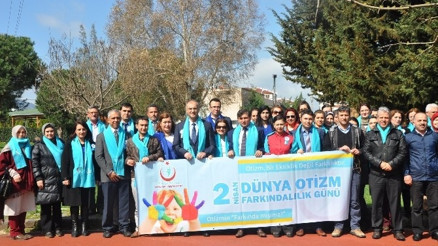 Otizme Dikkat Çekmek İçin Yürüdüler