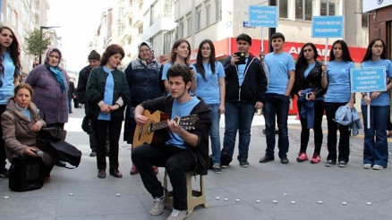 Öğrencilerden ‘Otizm Günü’ Etkinliği