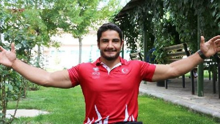 Milli güreşçi Taha Akgül: Aldığımız madalyaları silahların önüne atlayan şehitlerimize armağan edeceğiz