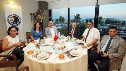 Başkan Altınok Öz, Din Adamları Ve İlçe Protokolü İle İftarda Buluştu