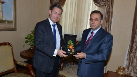 Büyülelçi Jonathan Curr, Vali Türker’i Ziyaret Etti