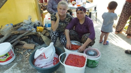 Ev Yapımı Salça Geçim Kapısı Oldu