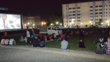 Nilüfer’de Yaz Gecelerinde Sinema Keyfi