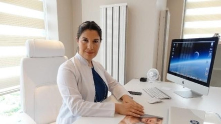 Büyük Göğüsler Bel Fıtığına Sebep Olabiliyor