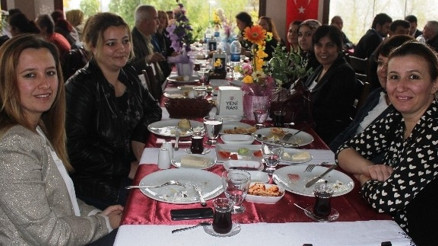 Alaşehir Sağlık-sen, AK Partili Yöneticilerle Kahvaltıda Buluştu