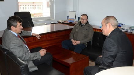 Türk Kızılayı’ndan Yapay Kan Ürten Ayhancı’ya Tebrik Ziyareti Türk Kızılayı’ndan Yapay Kan Ürten Ayhancı’ya Tebrik Ziyareti