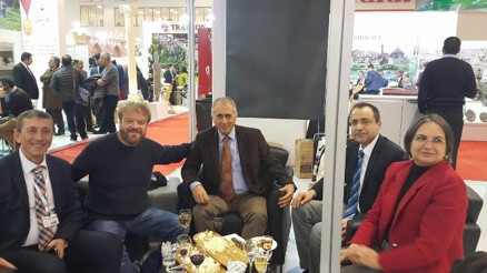 Atilla Atasoy’dan Tekirdağ Büyükşehir Belediye Standına Ziyaret