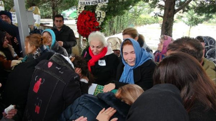 Mezdeke dansçısının cenazesinde Asenanın isyanı