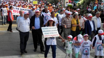 Avcılarda temizlik işçileri için destek yürüyüşü