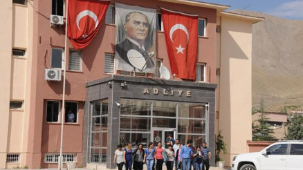 Hakkaride gözaltına alınan 9 kişi adliyeye çıkarıldı (2)