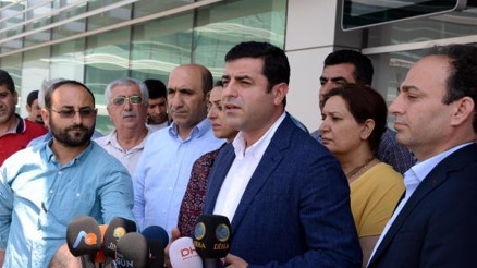 Demirtaş: Gelin taziyede yan yana duralım
